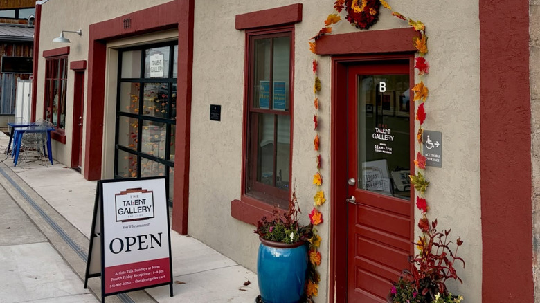 The front door to Talent Oregon's Talent Gallery