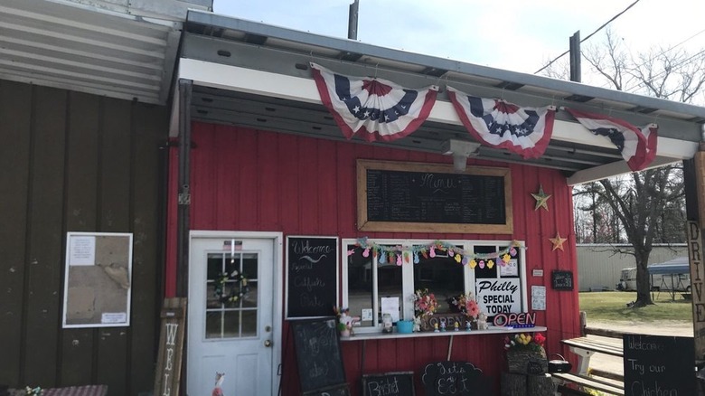 Exterior of Dove's Barbecue and Grill