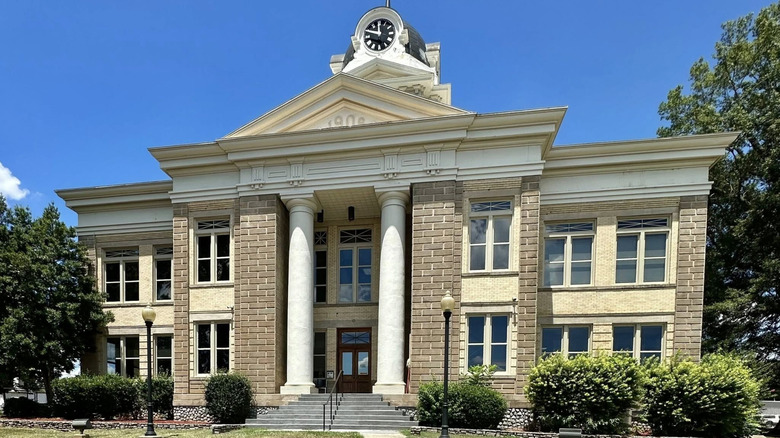 government building in Carnesville, Georgia