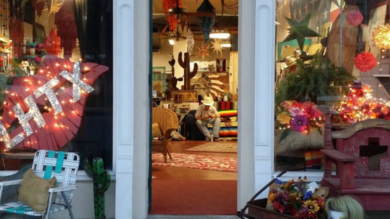 The exterior of LHTX Boutique in Weimar (2018)