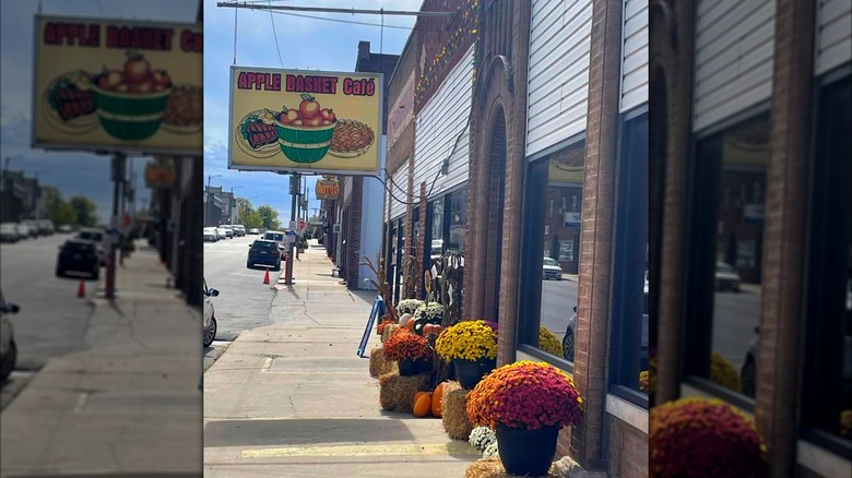 exterior of Apple Basket Cafe, Macon, Missouri