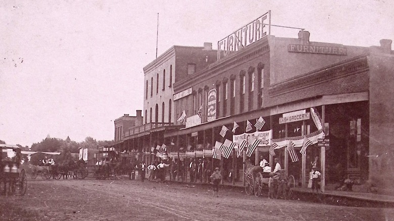 Historical photo of Sweet Springs' Main Street circa 1914-1915