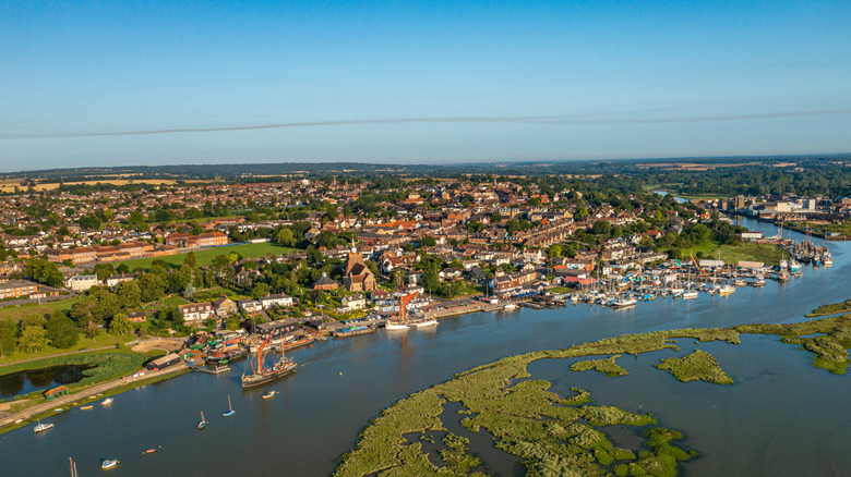 A view of Maldon's coast along the River Blackwater at high tide on a clear, bright day