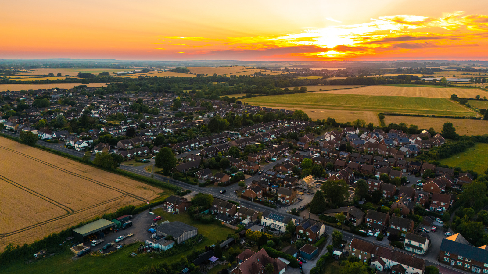 Between London And Northampton Is A Bustling Market Town With Historic Sites, Fun Parks, And A Gorgeous Canal