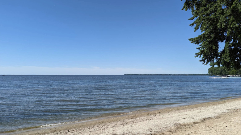 Photo of the shoreline of Municipal Beach and Lake Winnebago, Menasha, Wisconsin.