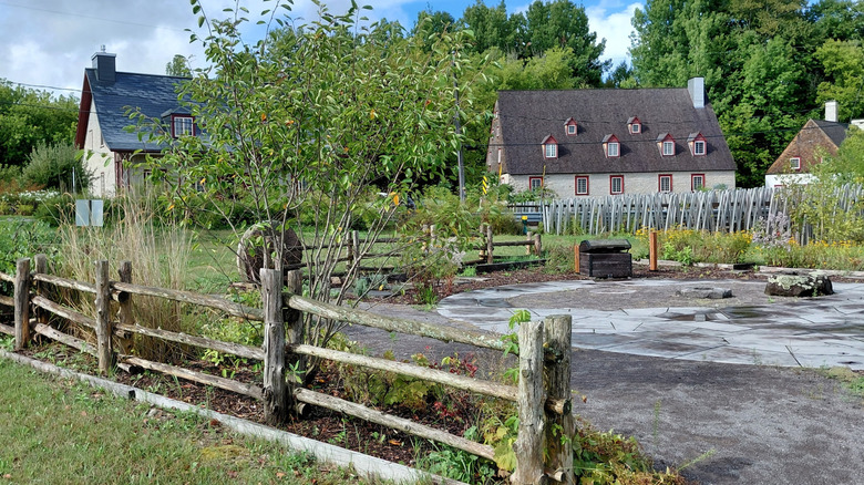 The grounds of the Moulin de la Chevrotière﻿ in Deschambault-Grondines, Québec, Canada