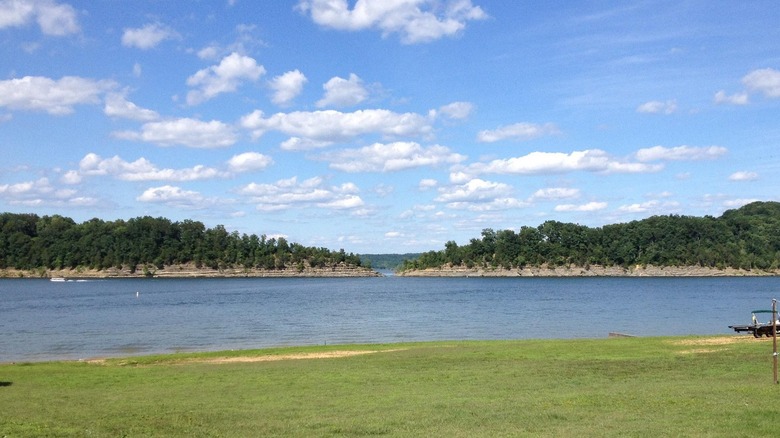 Green River Lake State Park, Kentucky, with grassy waterfront areas and a volleyball net