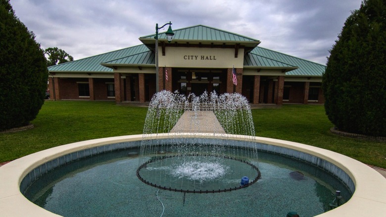 A fountain and exterior of City Hall in Fruitland Park