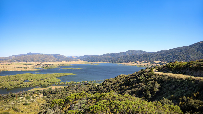 Lake Henshaw with mountains in background