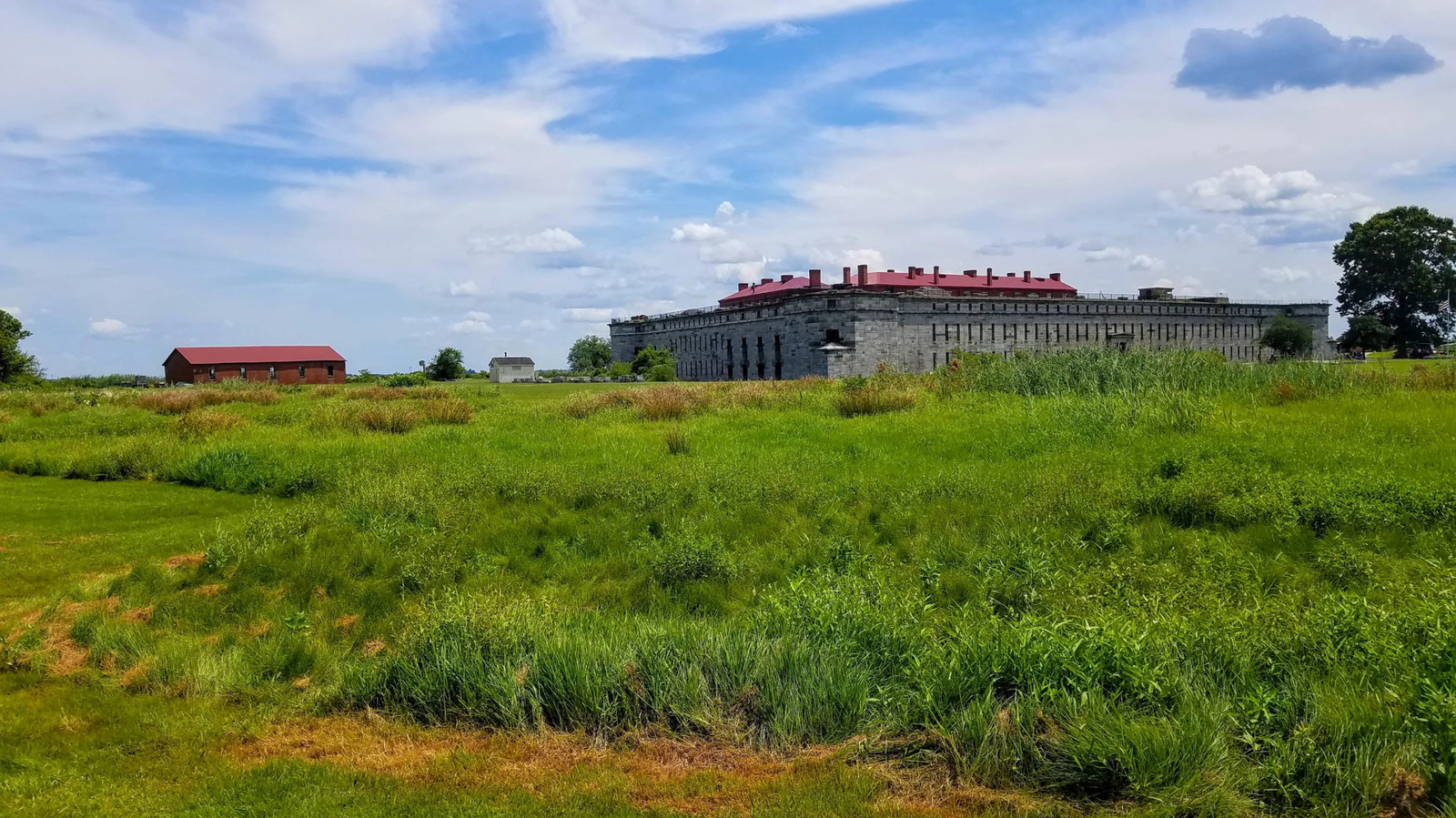 Between Philly And Baltimore Is An Abandoned Island Fort That's Now A Scenic State Park For Hiking