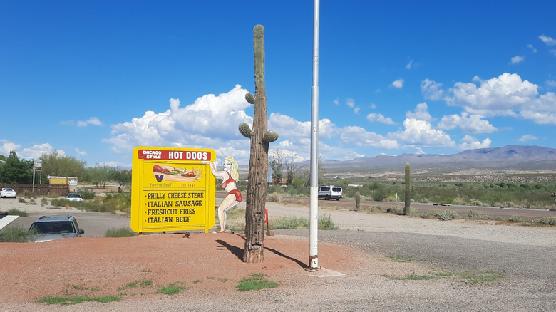 The road and a sign for Dazzo's Chicago Style Eatery in Wikieup, Arizona