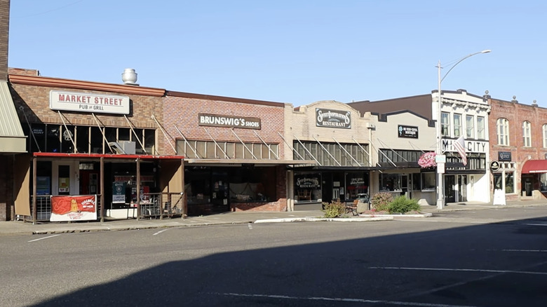 Historic shops and brick buildings line the historic downtown area of Chehalis, WA.
