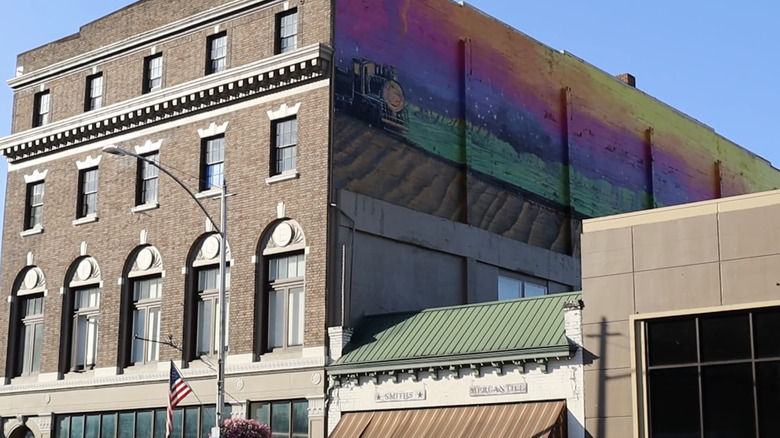 A mural on the side of a brick building in Chehalis, WA.