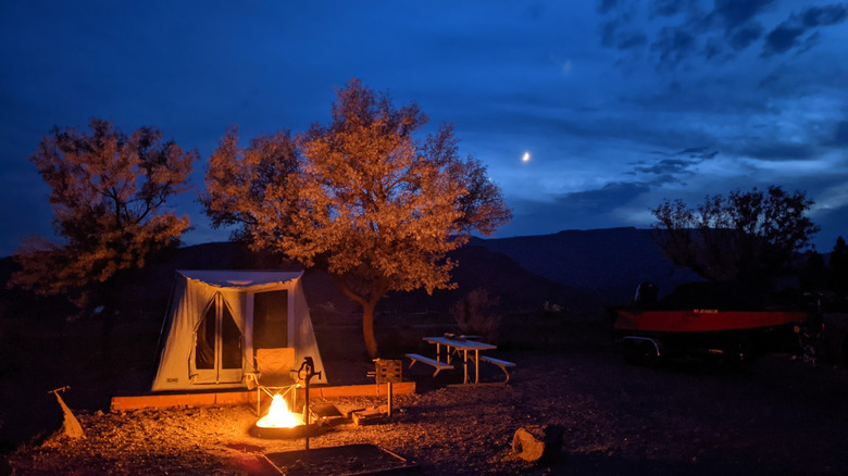 A campsite at Otter Creek State Park at night