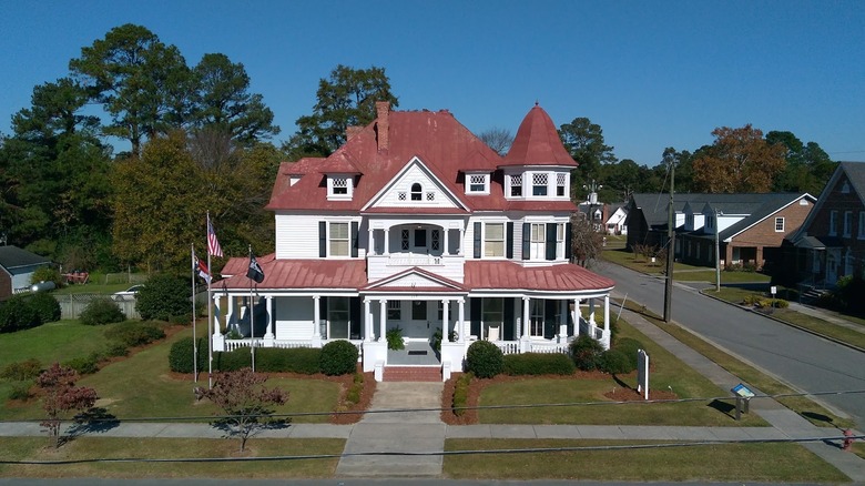 Red and white historic house and Duplin County Veterans Museum