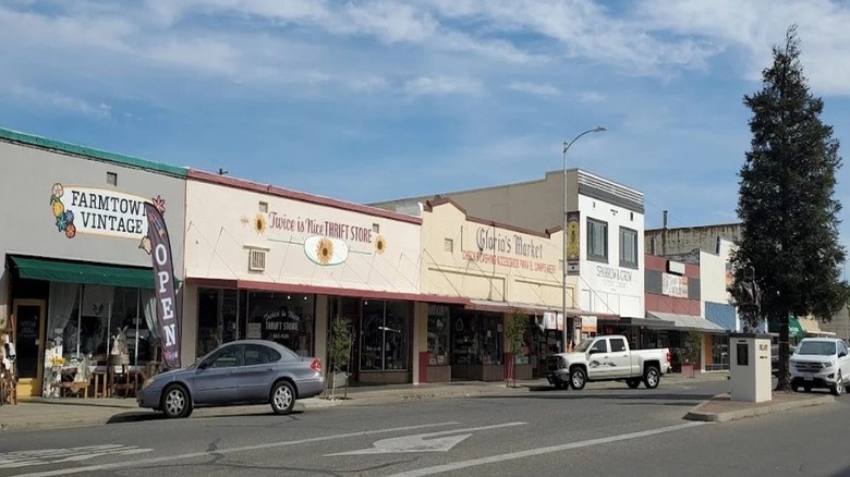picture of local shops in Orland, California