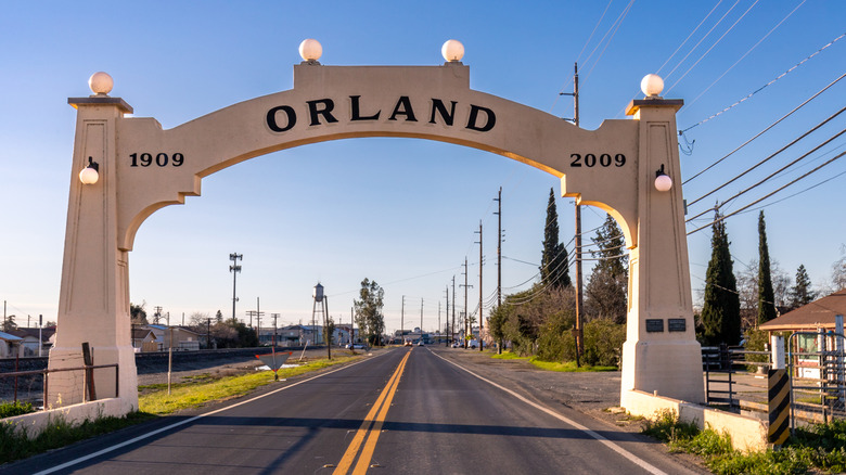 archway entrance to Orland, CA