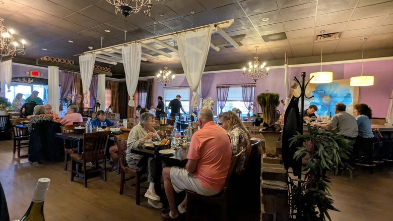 People dining at Prosecco Italian Restaurant and Jazz Bar in Farmington, New York