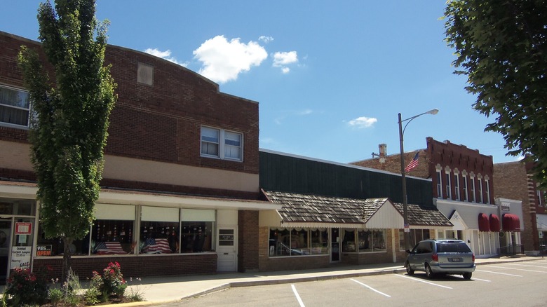 Downtown Henry, Illinois on a sunny summer day