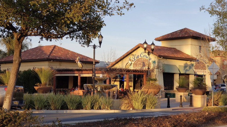 exterior of La Costa, restaurant in Oakley, California