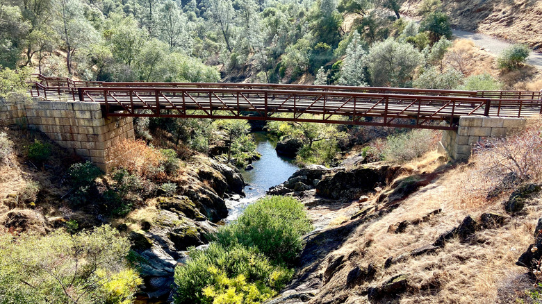 A bridge crossing the river at Hidden Falls Regional Park in Auburn, California