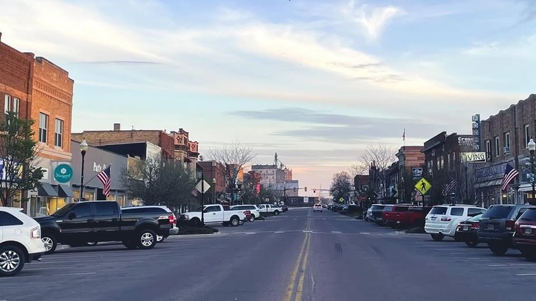 Buildings and cars in downtown Brookings