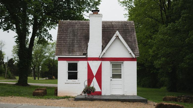 Small, historic white and red house in Caledonia, Missouri