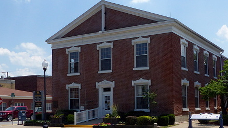 A historic building in downtown Beardstown, Illinois