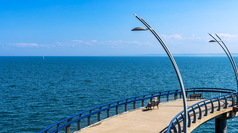 Brant Street pier with views of Lake Ontario in Spencer Smith Park, Burlington, Canada