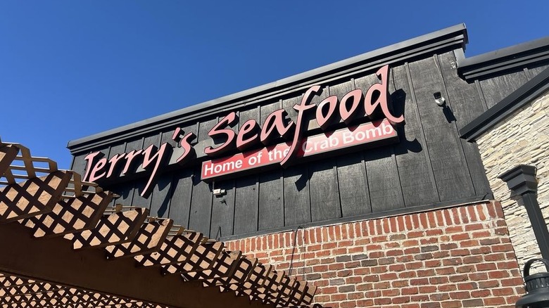 Exterior of Jerry's Seafood