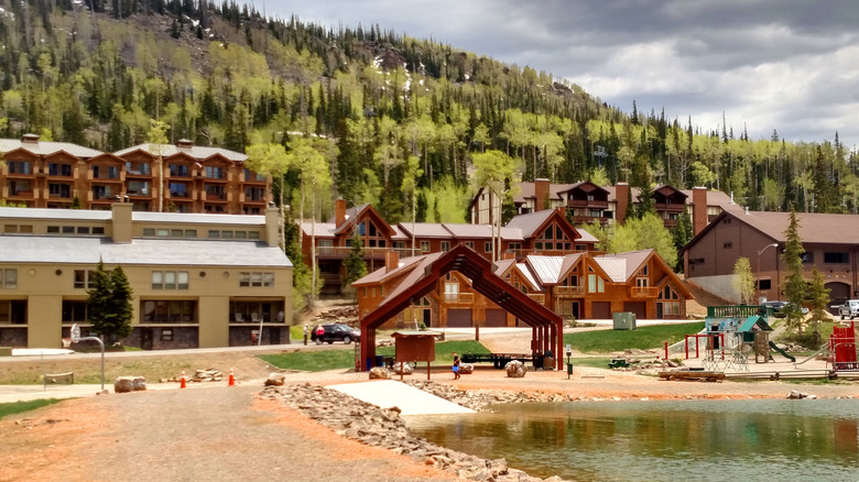 Cabins and houses around a lake at Brian Head