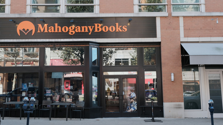 MahoganyBooks storefront at National Harbor