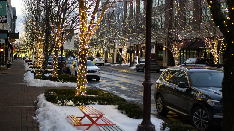 The elegant streets of Leawood, Kansas