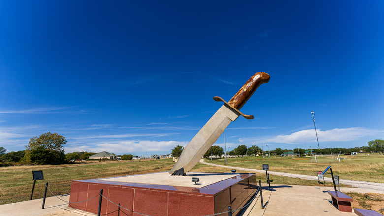 The World's Largest Bowie Knife in Bowie, Texas