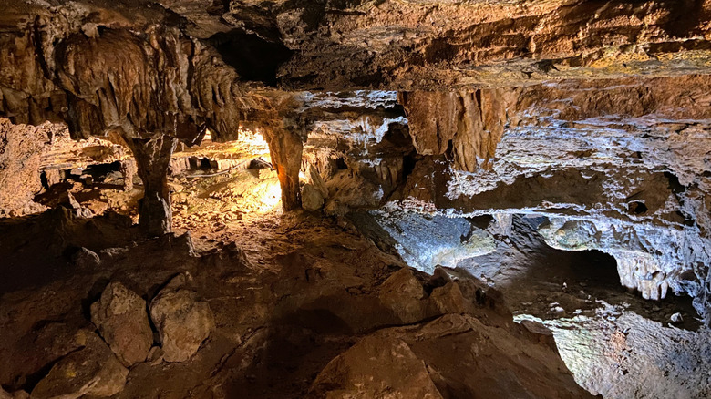 Onyx Cave in Eureka Springs features underground rock formations
