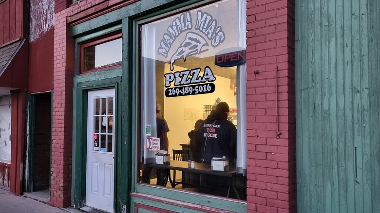 red brick building housing Mamma Mia's Pizza in Burr Oak, Michigan