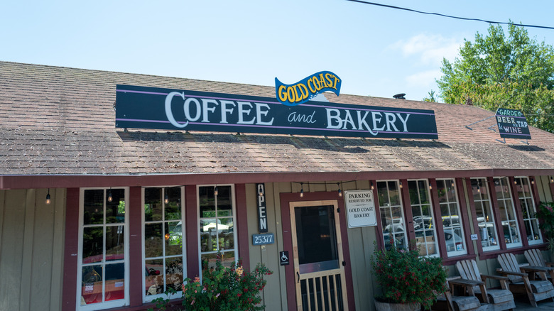 Exterior shot of Gold Coast Coffee & Bakery in Duncans Mills