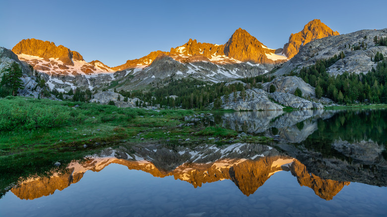 Mountain peaks and lakes in the Sierra Nevada