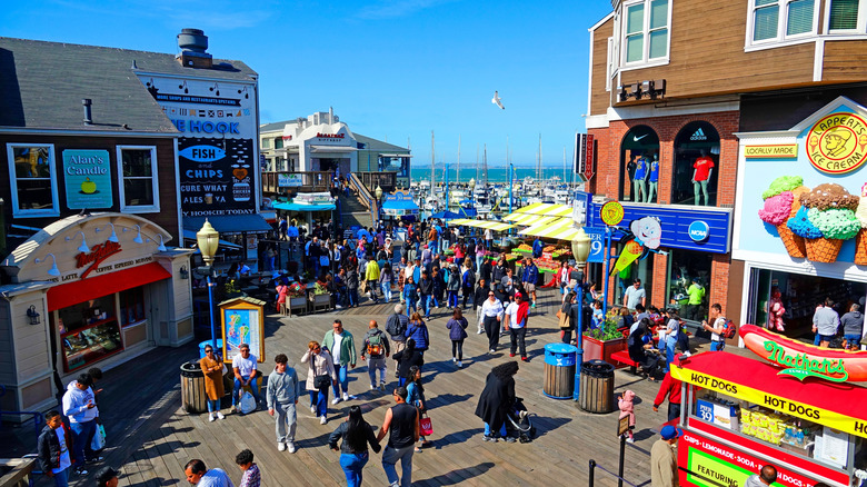 Bustling tourists at Fisherman's Wharf