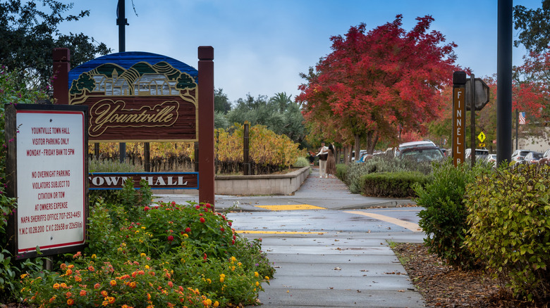 View of sidewalk and Yountville sign