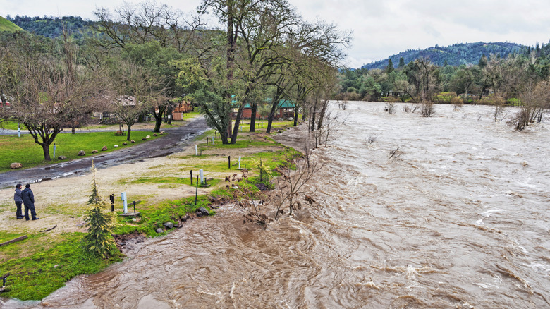 The town of Coloma beside a rushing river