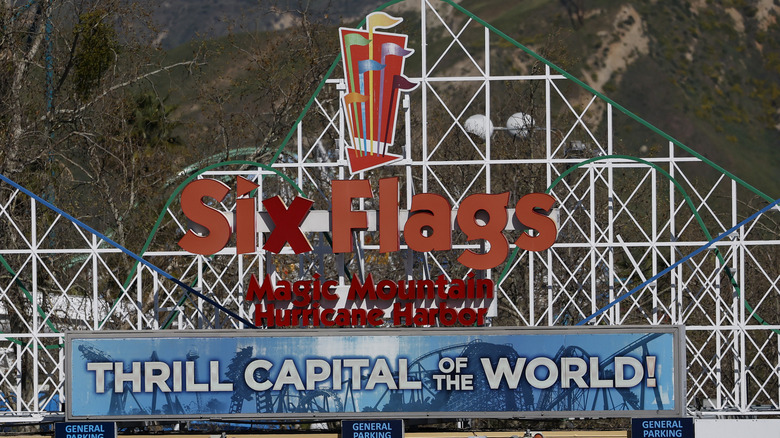 Sign of Six Flags Magic Mountain and "Thrill Capital of the World"