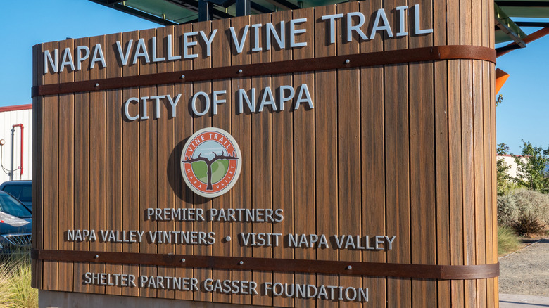 A sign welcomes visitors to the Napa Valley Vine Trail