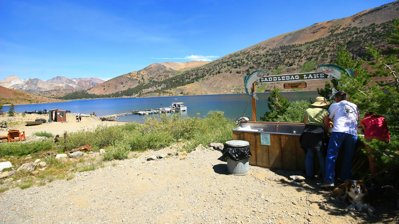 A sink and fishing boat pier at Saddlebag Lake