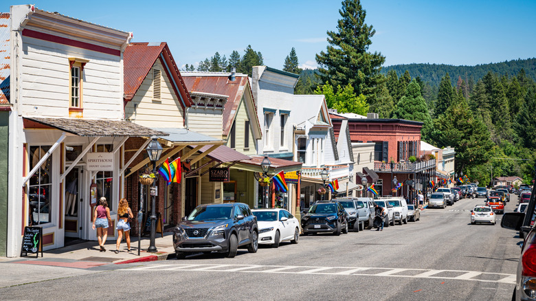 Vintage-style shops on a hill toward a historic hotel in Nevada City