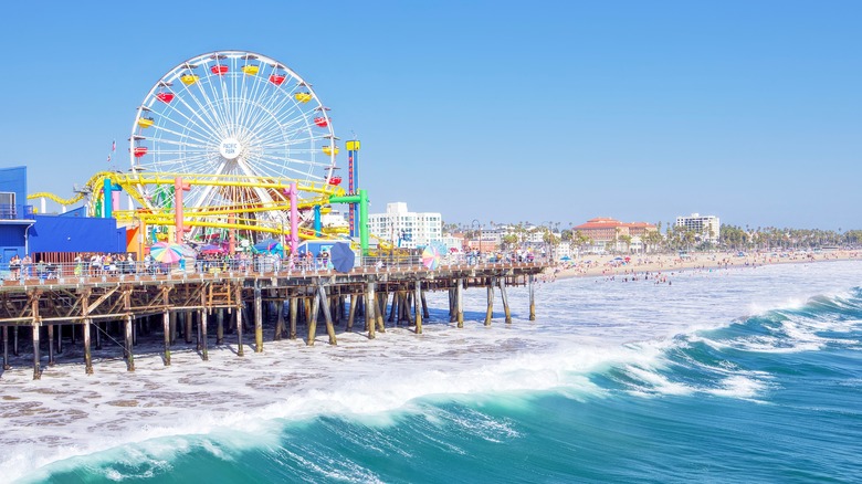 Powerful waves at Santa Monica Pier
