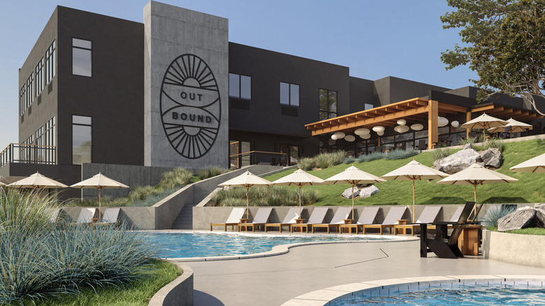 Outbound Yosemite exterior and pool view