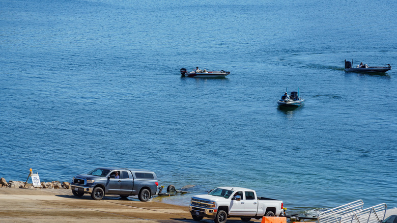 boats on the water in Lake Elsinore