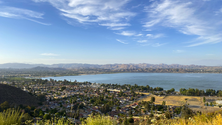 picture of Lake Elsinore with sky and town along the lake