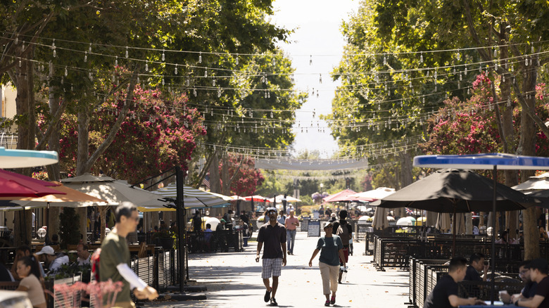 Rows of outdoor dining patios along a pedestrian zone in historic downtown Mountain View, California